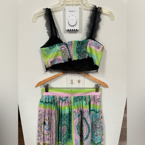 LOOKS LIKE DOLCE GABBANA PATTERN TOP AND SKIRT SET SUIT - Picture 7 of 7